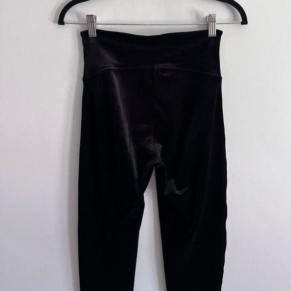 Spanx Velvet Leggings in Black Size Medium - Picture 5 of 6